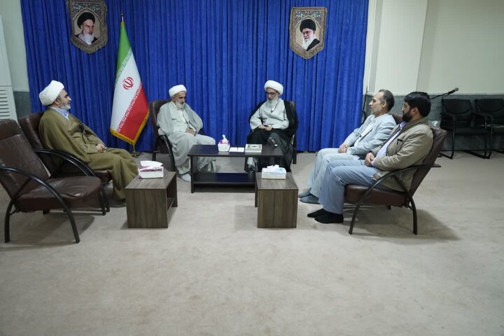 تصاویر/ دیدار نماینده ولی فقیه در بوشهر با رئیس دادگاه ویژه روحانیت جنوب کشور