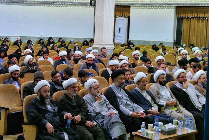 تصاویر/ عمامه گذاری دانش‌پژوهان مجتمع عالی تربیت مدیر و مدرس