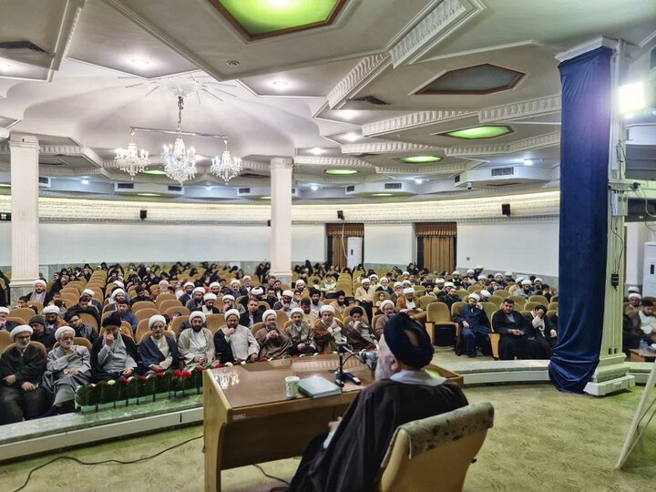 تصاویر/ عمامه گذاری دانش‌پژوهان مجتمع عالی تربیت مدیر و مدرس