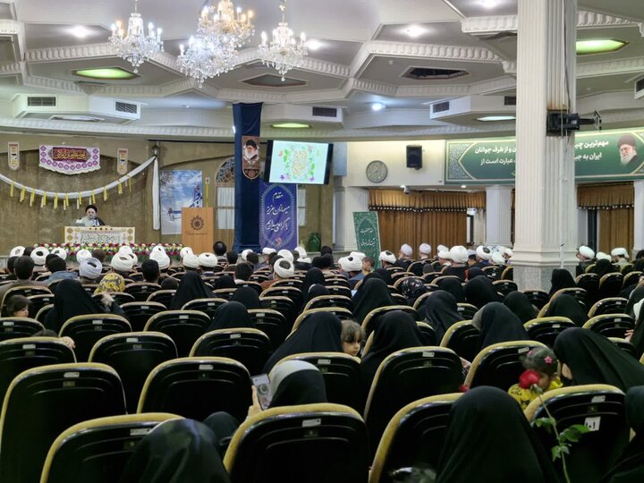 تصاویر/ عمامه گذاری دانش‌پژوهان مجتمع عالی تربیت مدیر و مدرس