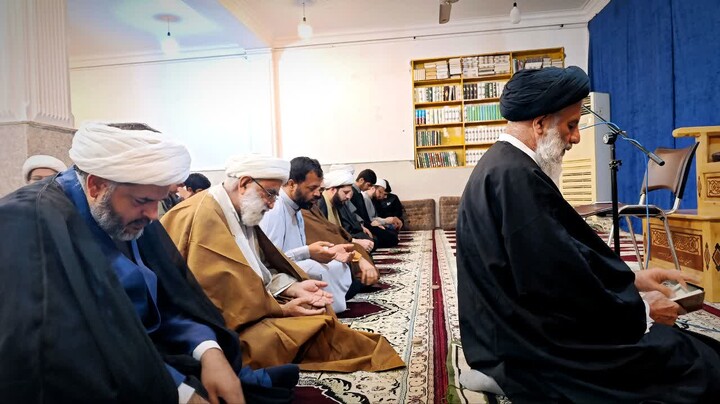 درس اخلاق طلاب در مدرسه علمیه خرمشهر