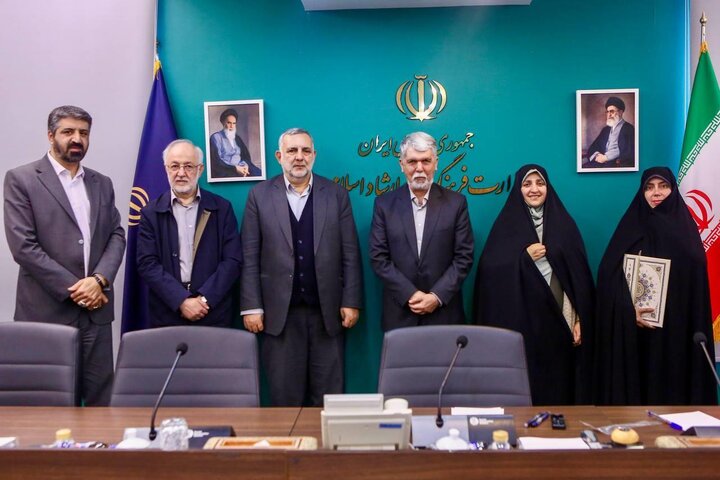 تصاویر/ تقدیر وزیر فرهنگ از بانوان نویسنده صاحب تقریظ رهبر معظم انقلاب