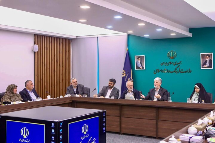 تصاویر/ تقدیر وزیر فرهنگ از بانوان نویسنده صاحب تقریظ رهبر معظم انقلاب