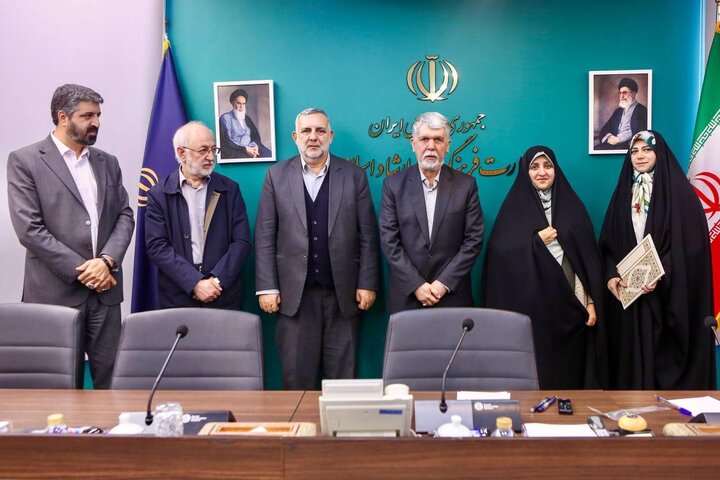 تصاویر/ تقدیر وزیر فرهنگ از بانوان نویسنده صاحب تقریظ رهبر معظم انقلاب