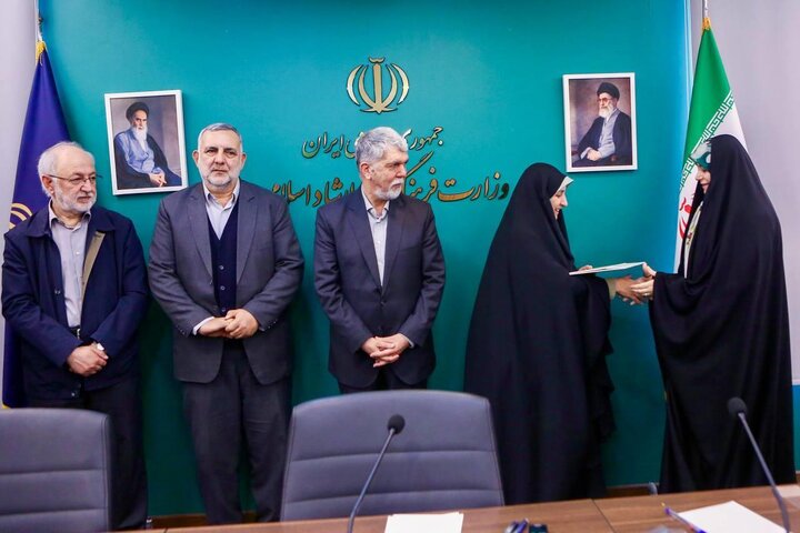 تصاویر/ تقدیر وزیر فرهنگ از بانوان نویسنده صاحب تقریظ رهبر معظم انقلاب