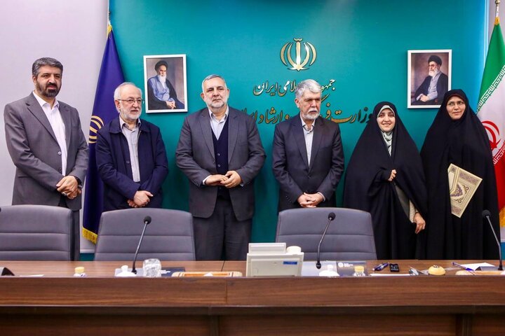 تصاویر/ تقدیر وزیر فرهنگ از بانوان نویسنده صاحب تقریظ رهبر معظم انقلاب