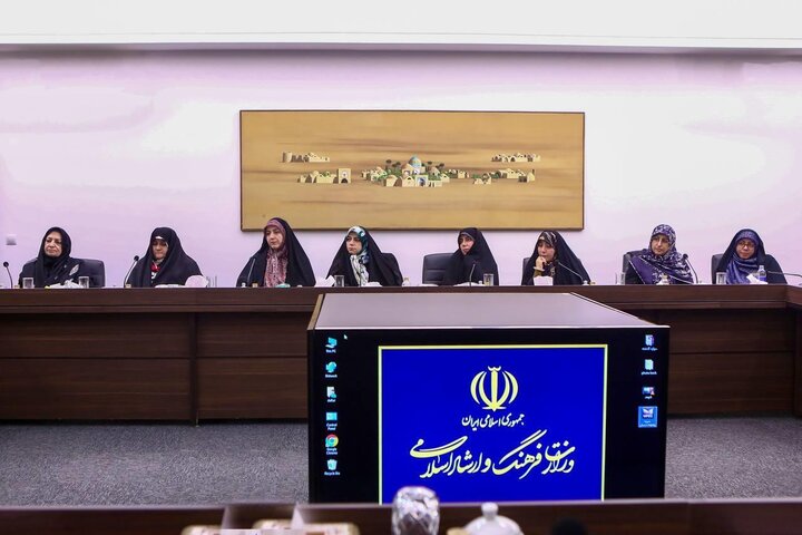 تصاویر/ تقدیر وزیر فرهنگ از بانوان نویسنده صاحب تقریظ رهبر معظم انقلاب