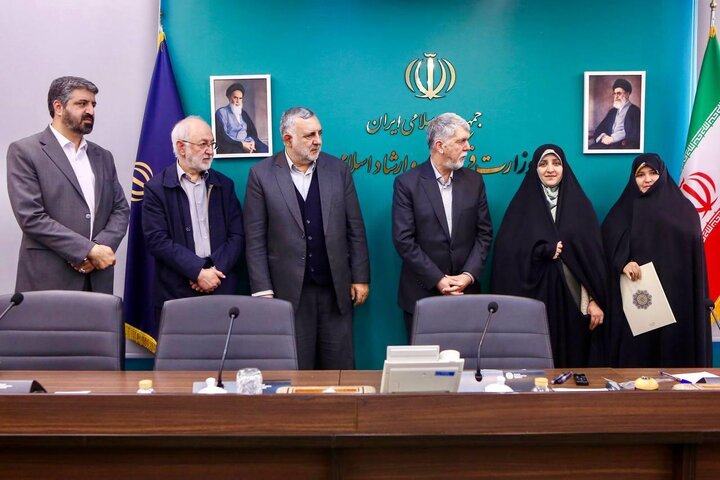 تصاویر/ تقدیر وزیر فرهنگ از بانوان نویسنده صاحب تقریظ رهبر معظم انقلاب