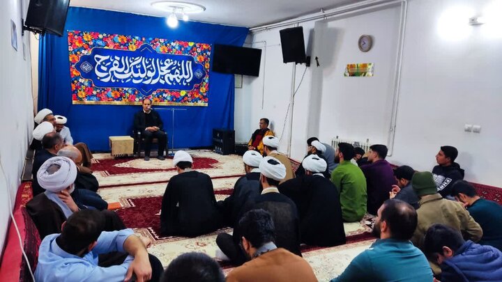 تصاویر/حضور فرماندار شهرستان خمین در مدرسه علمیه امام خمینی (س)شهرستان خمین