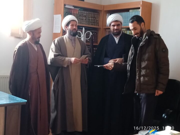 تصاویر/مراسم تجلیل از طلاب پژوهشگر مدرسه علمیه نورآباد