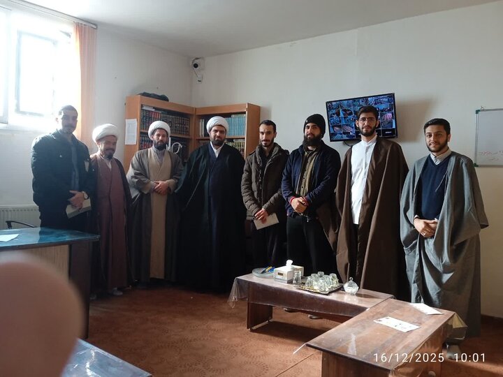 تصاویر/مراسم تجلیل از طلاب پژوهشگر مدرسه علمیه نورآباد