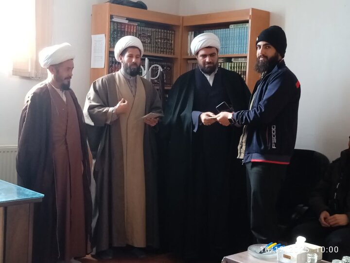 تصاویر/مراسم تجلیل از طلاب پژوهشگر مدرسه علمیه نورآباد