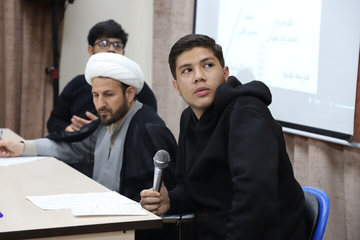 تصاویر/برگزاری جلسه کرسی آزاد اندیشی در حوزه علمیه خاتم الانبیاء سنندج