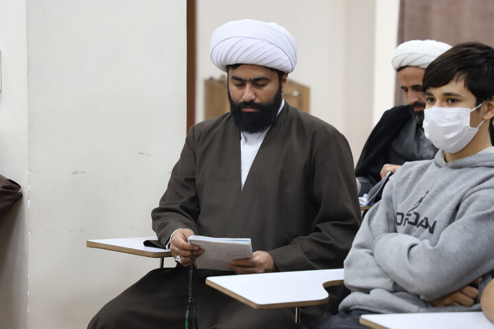 تصاویر/برگزاری جلسه کرسی آزاد اندیشی در حوزه علمیه خاتم الانبیاء سنندج