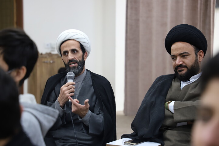 تصاویر/برگزاری جلسه کرسی آزاد اندیشی در حوزه علمیه خاتم الانبیاء سنندج