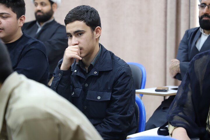 تصاویر/برگزاری جلسه کرسی آزاد اندیشی در حوزه علمیه خاتم الانبیاء سنندج