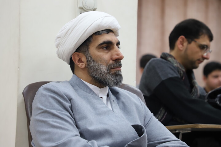 تصاویر/برگزاری جلسه کرسی آزاد اندیشی در حوزه علمیه خاتم الانبیاء سنندج