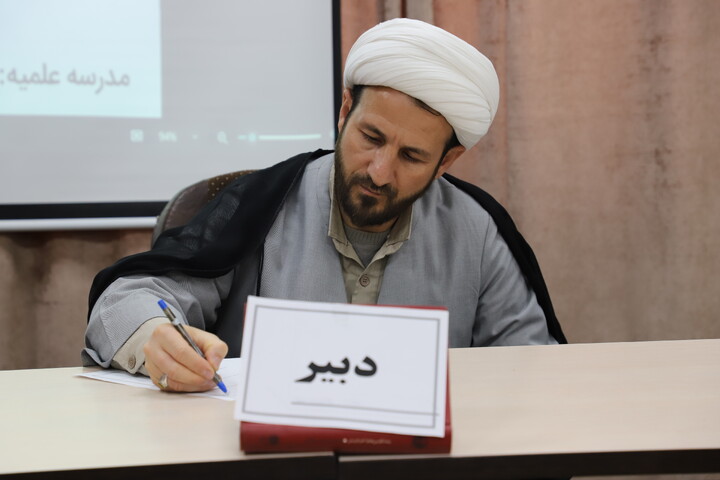 تصاویر/برگزاری جلسه کرسی آزاد اندیشی در حوزه علمیه خاتم الانبیاء سنندج