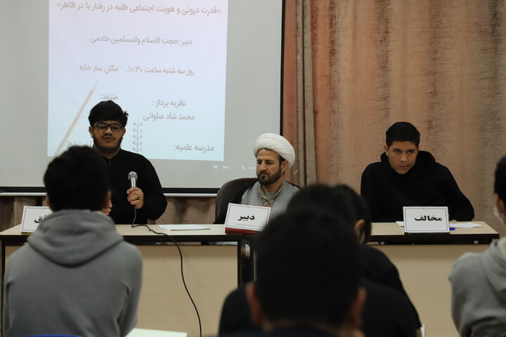 تصاویر/برگزاری جلسه کرسی آزاد اندیشی در حوزه علمیه خاتم الانبیاء سنندج