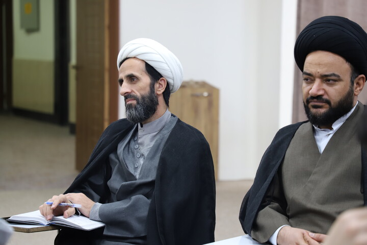 تصاویر/برگزاری جلسه کرسی آزاد اندیشی در حوزه علمیه خاتم الانبیاء سنندج