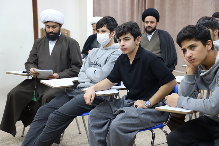 تصاویر/برگزاری جلسه کرسی آزاد اندیشی در حوزه علمیه خاتم الانبیاء سنندج