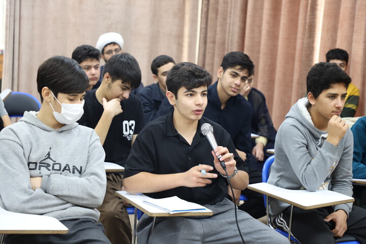 تصاویر/برگزاری جلسه کرسی آزاد اندیشی در حوزه علمیه خاتم الانبیاء سنندج