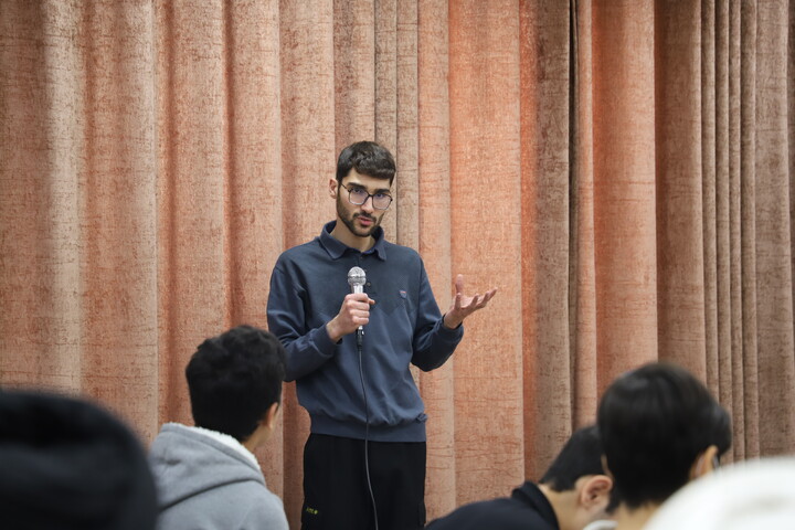 تصاویر/برگزاری جلسه کرسی آزاد اندیشی در حوزه علمیه خاتم الانبیاء سنندج