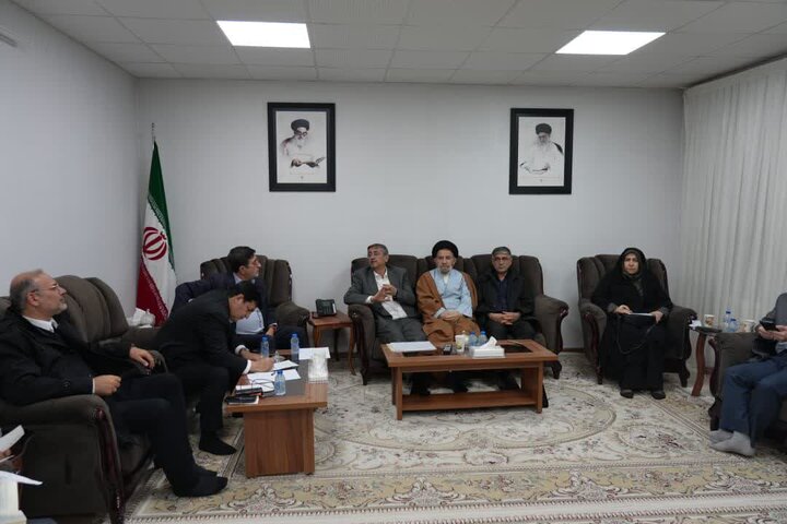 تصاویر/نشست مسئولان لرستان با نماینده ولی فقیه در استان