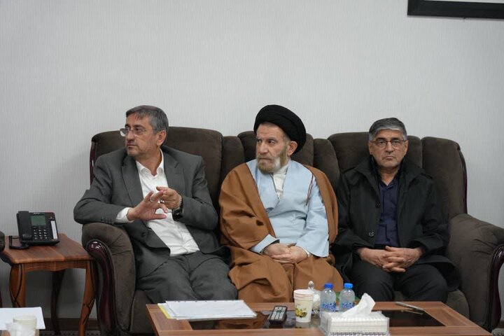 تصاویر/نشست مسئولان لرستان با نماینده ولی فقیه در استان