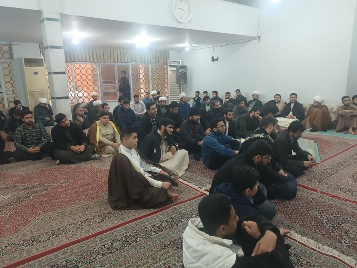 تصاویر/درس اخلاق طلاب در مدرسه علمیه آبادان