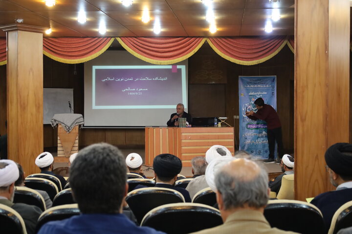 تصاویر/ مراسم هفته وحدت  حوزه و دانشگاه در زاهدان