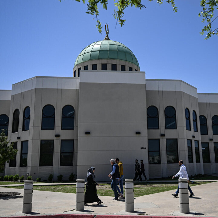 اسلام مخالف احتجاج کے باوجود ٹیکساس کی مسجد میں روزمرہ کی سرگرمیاں جاری