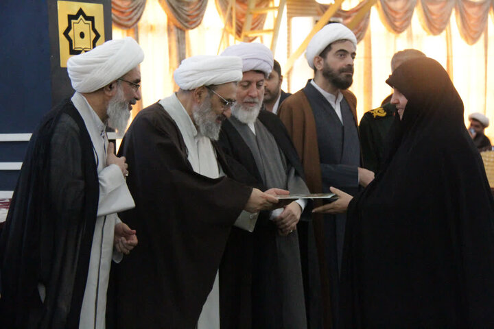 تصاویر/ تجلیل از برگزیدگان کنگره علامه بلادی بوشهری(ره)