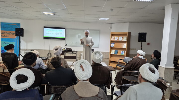 تصاویر/ نشست کارگاهی ارزیابان مقالات مدارس علمیه منطقه کاشان