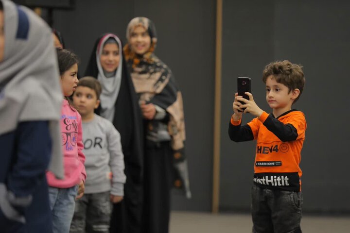 تصاویر/تقدیر ۴۰۰ دانش‌آموز کاشانی در اختتامیه پویش «پیک فاطمی»؛