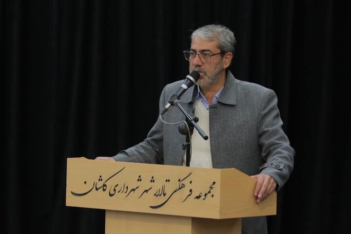 تصاویر/تقدیر ۴۰۰ دانش‌آموز کاشانی در اختتامیه پویش «پیک فاطمی»؛