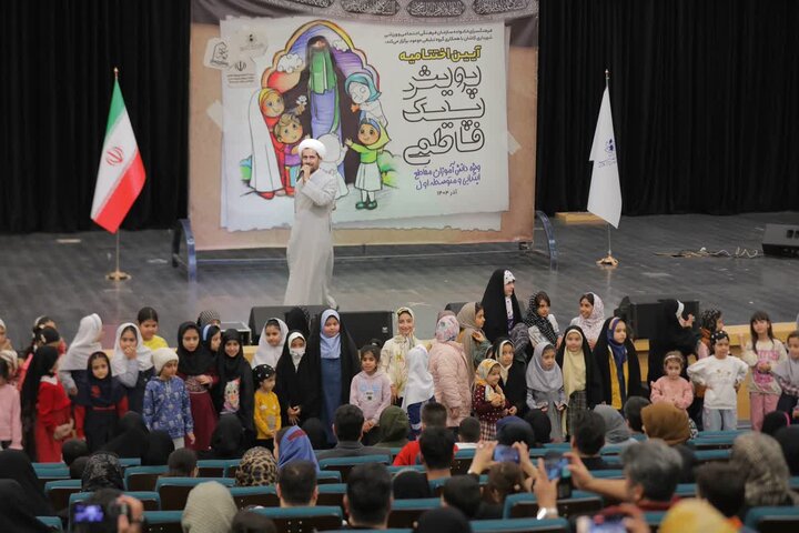 تصاویر/تقدیر ۴۰۰ دانش‌آموز کاشانی در اختتامیه پویش «پیک فاطمی»؛