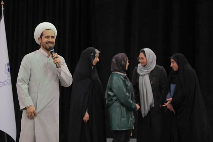 تصاویر/تقدیر ۴۰۰ دانش‌آموز کاشانی در اختتامیه پویش «پیک فاطمی»؛