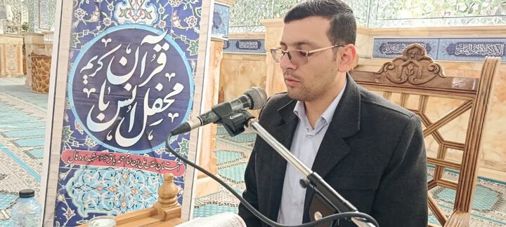 تصاویر/محفل نورانی انس با قرآن کریم در جوار مضجع شریف حضرت علی‌ابن‌باقر (ع)