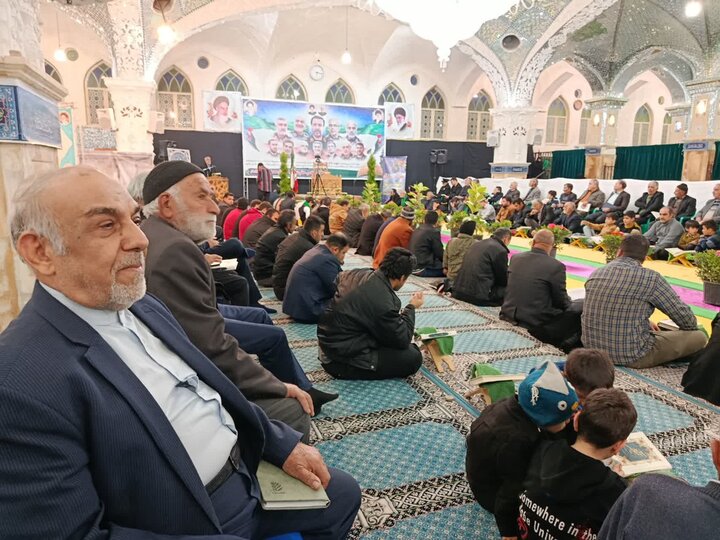 تصاویر/محفل نورانی انس با قرآن کریم در جوار مضجع شریف حضرت علی‌ابن‌باقر (ع)