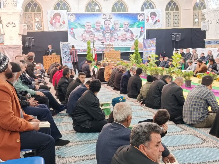 تصاویر/محفل نورانی انس با قرآن کریم در جوار مضجع شریف حضرت علی‌ابن‌باقر (ع)