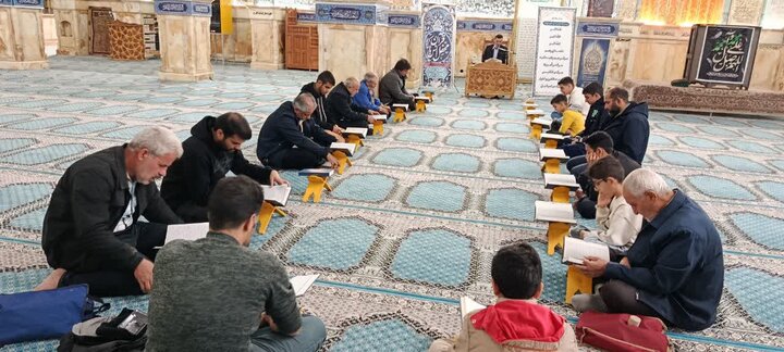 تصاویر/محفل نورانی انس با قرآن کریم در جوار مضجع شریف حضرت علی‌ابن‌باقر (ع)