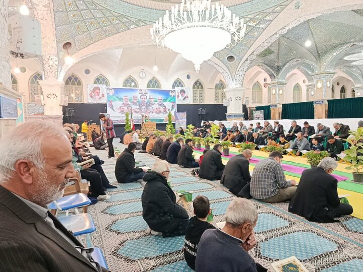 تصاویر/محفل نورانی انس با قرآن کریم در جوار مضجع شریف حضرت علی‌ابن‌باقر (ع)