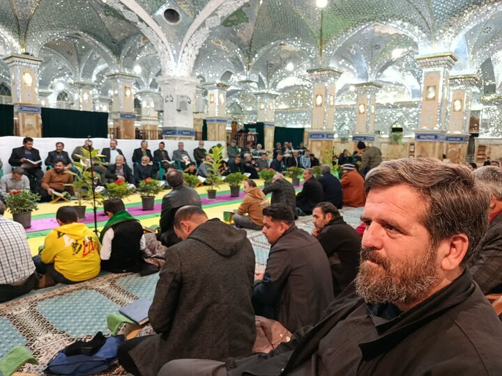 تصاویر/محفل نورانی انس با قرآن کریم در جوار مضجع شریف حضرت علی‌ابن‌باقر (ع)