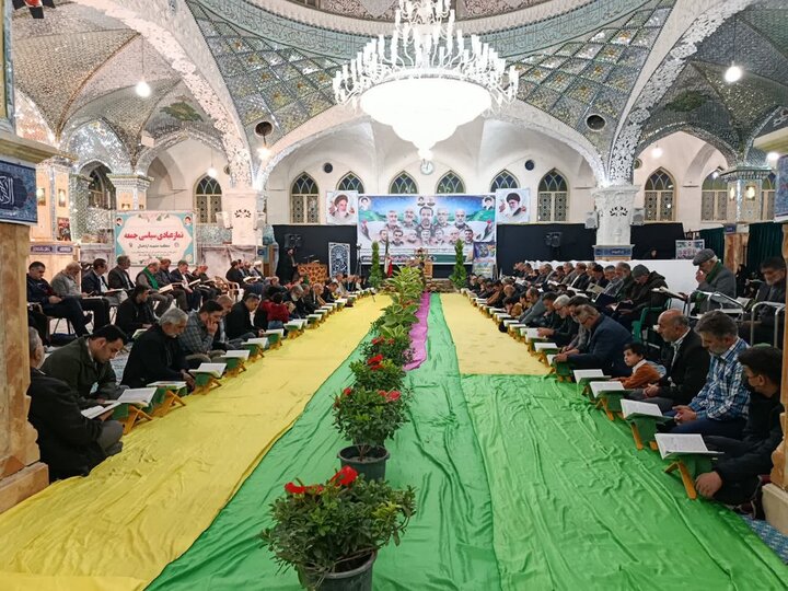 تصاویر/محفل نورانی انس با قرآن کریم در جوار مضجع شریف حضرت علی‌ابن‌باقر (ع)