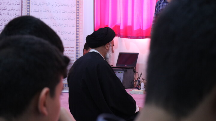 حضور امام جمعه اهواز در جمع دانش آموزان مدرسه شهدای ملی حفاری