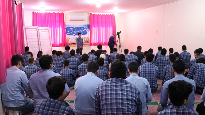 حضور امام جمعه اهواز در جمع دانش آموزان مدرسه شهدای ملی حفاری