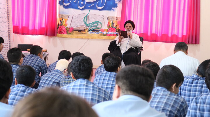 حضور امام جمعه اهواز در جمع دانش آموزان مدرسه شهدای ملی حفاری