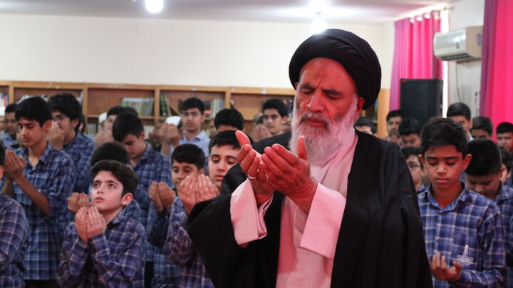 حضور امام جمعه اهواز در جمع دانش آموزان مدرسه شهدای ملی حفاری