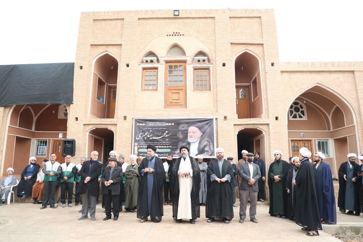 تصاویر/ آیین وداع طلاب و روحانیون شهرستان دامغان با پیکر مرحوم آیت‌الله شاهچراغی(ره)